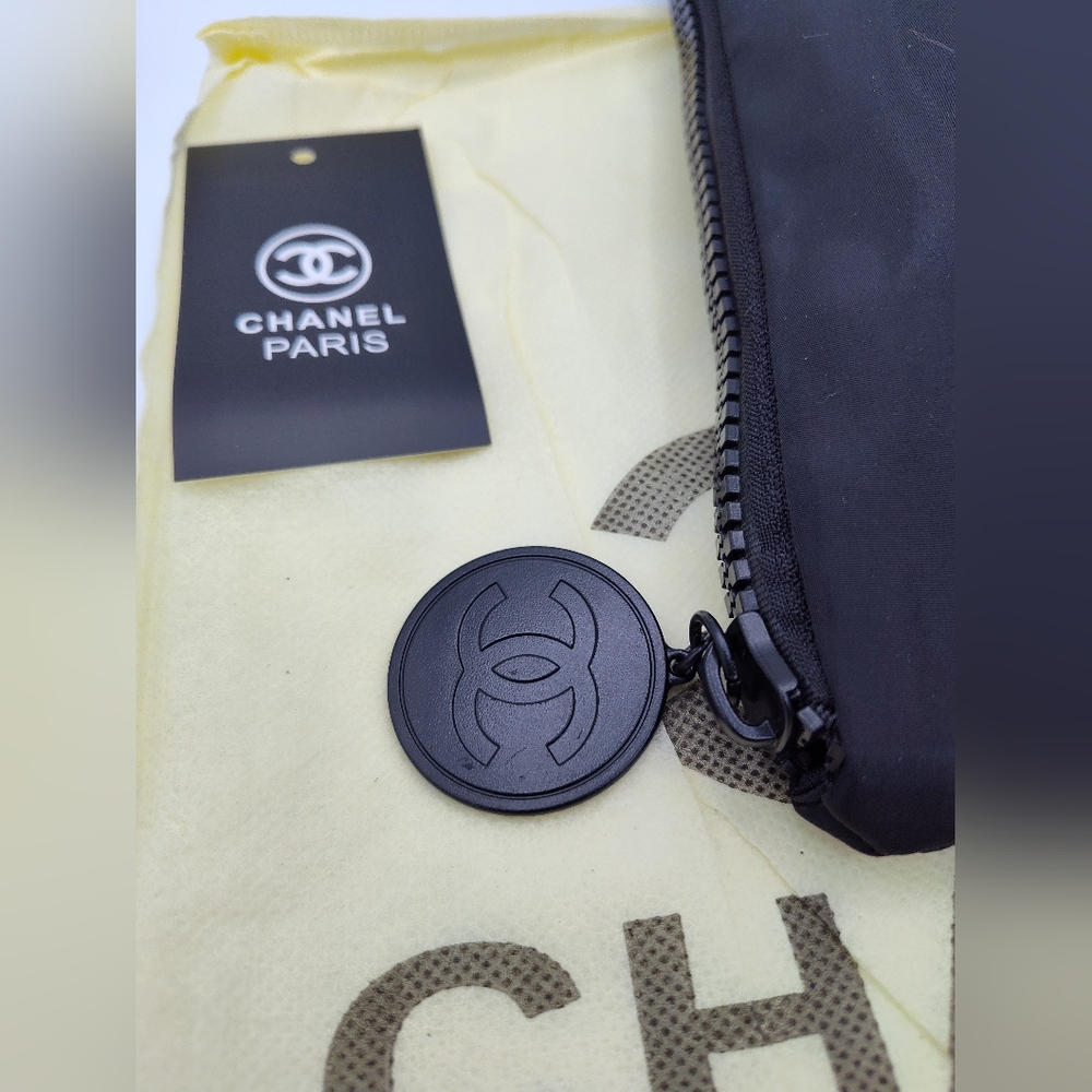 CHANEL Quilted Puffer Makeup Cosmetic Pouch Clutch iPad Case dust bag GWP 12x9 - Picture 5 of 5